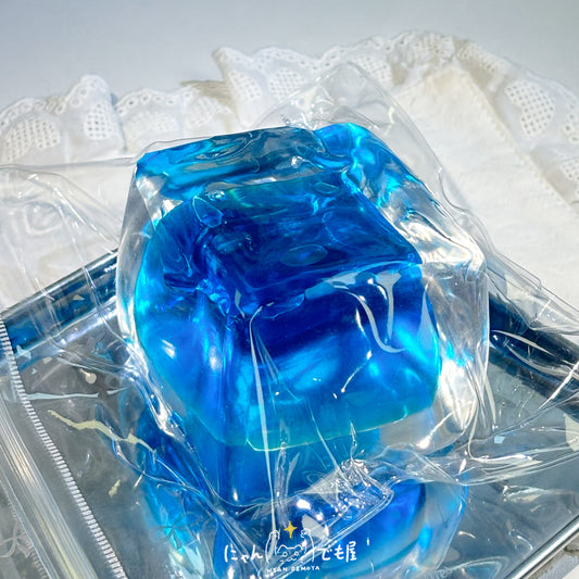 水入り氷 青