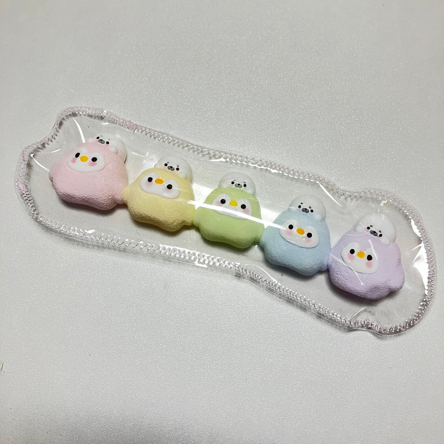 クリームレインボーペンギン