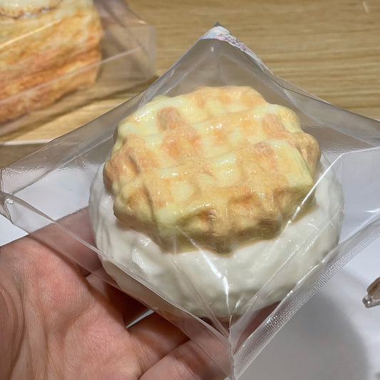 「爆破水感」クリームワッフル