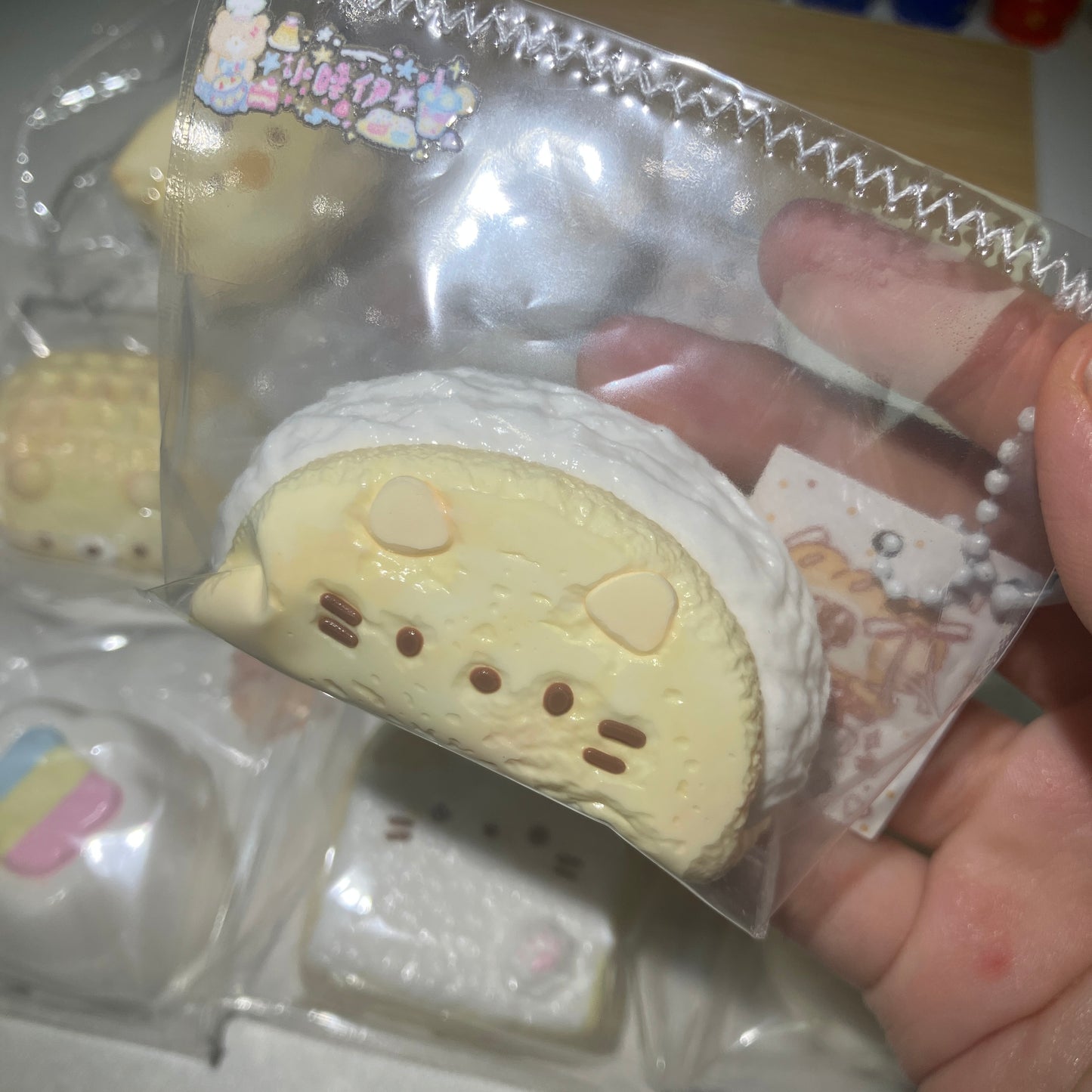 「水入り氷わんちゃん爆破水感」ブラインドボックス　配信専用 ０６２１