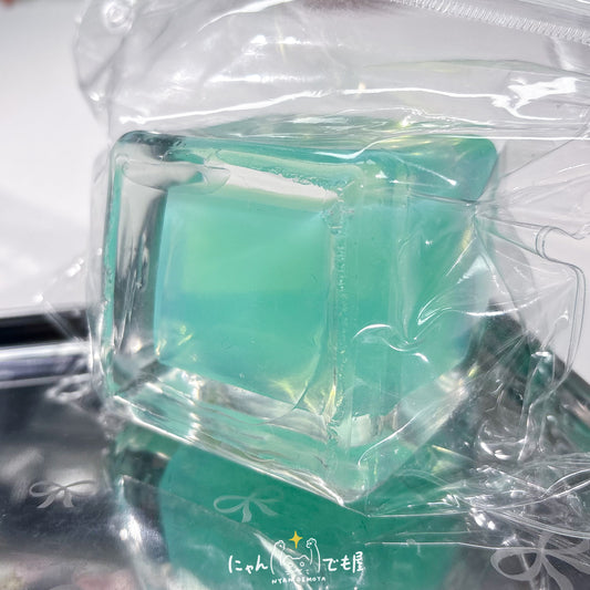 水入り氷　水色