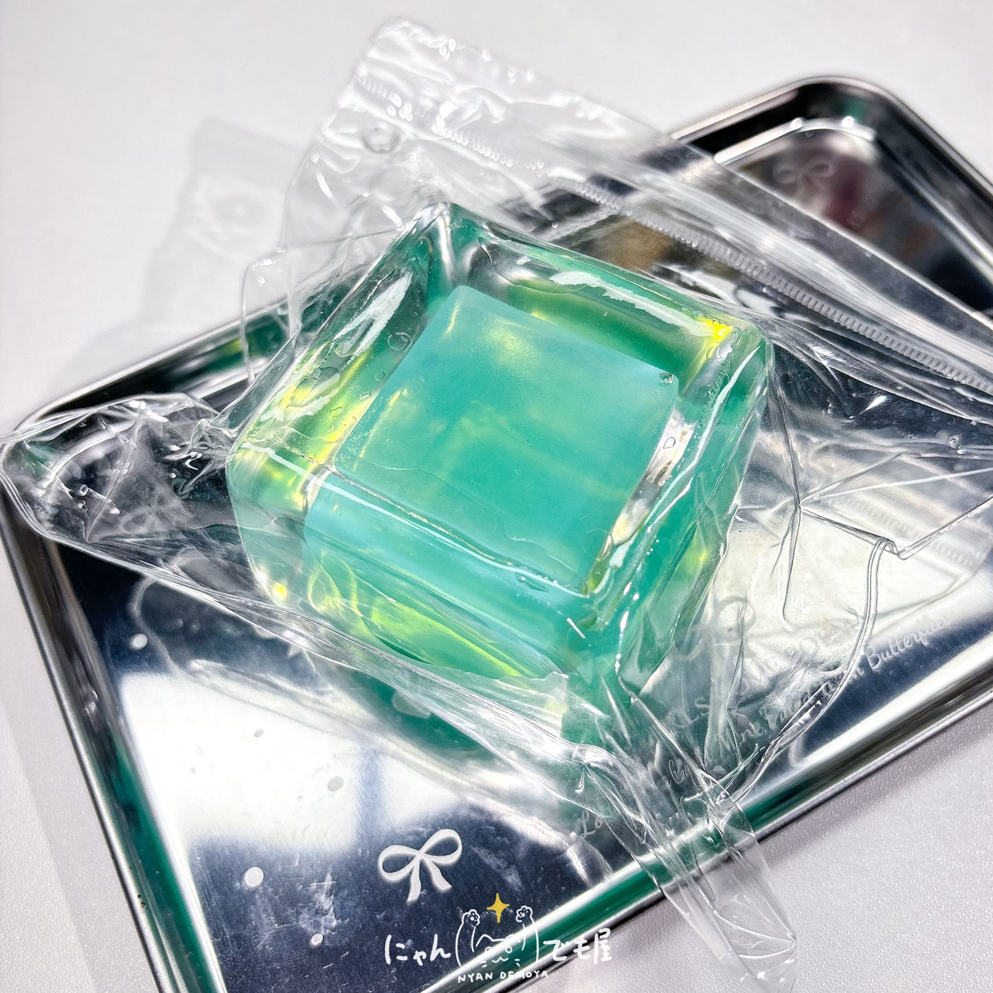 水入り氷　水色