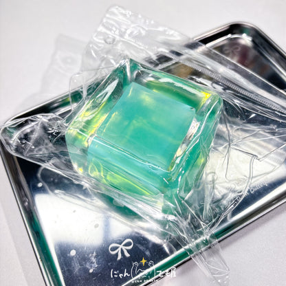 水入り氷　水色