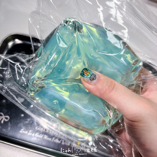 水入り氷　水色