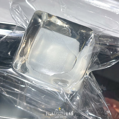 水入り氷　オーロラ白